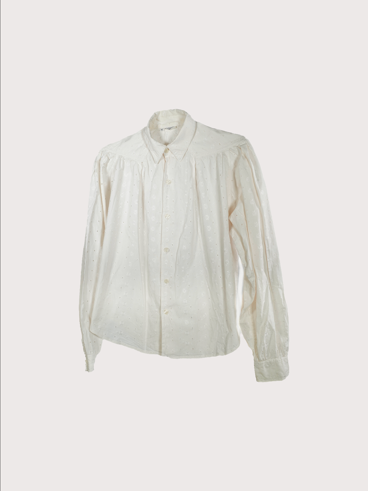 Le chemisier blanc brodé
