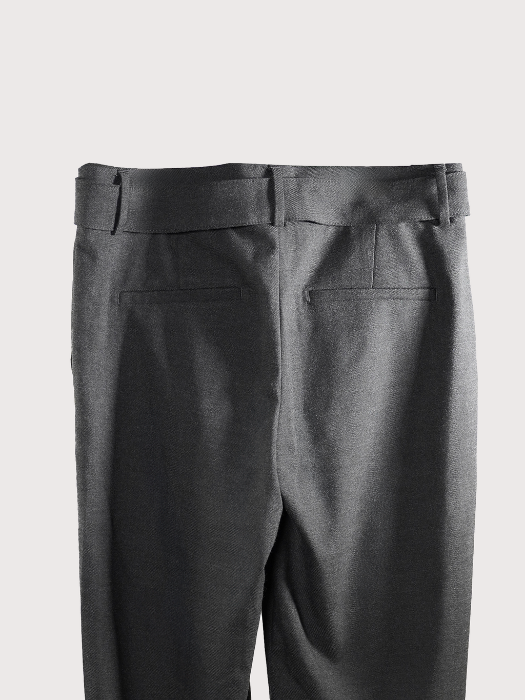 Le pantalon large gris