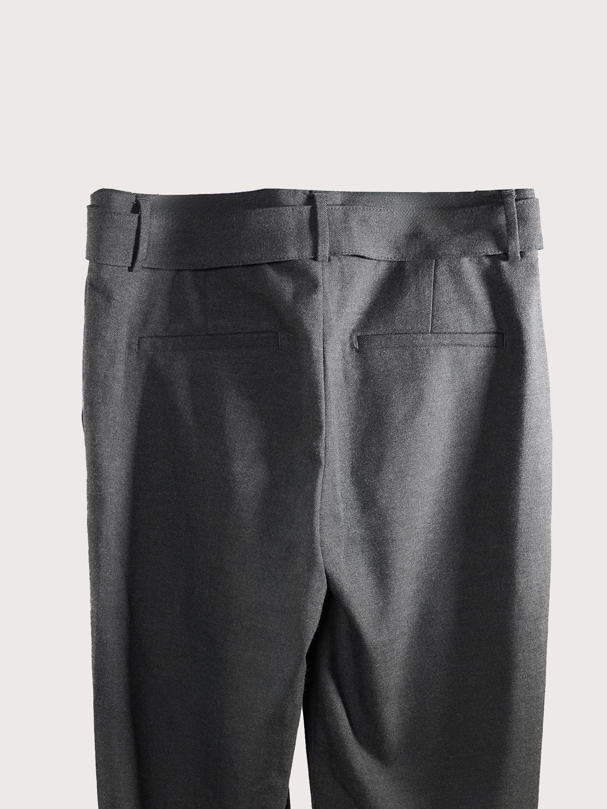 Le pantalon large gris