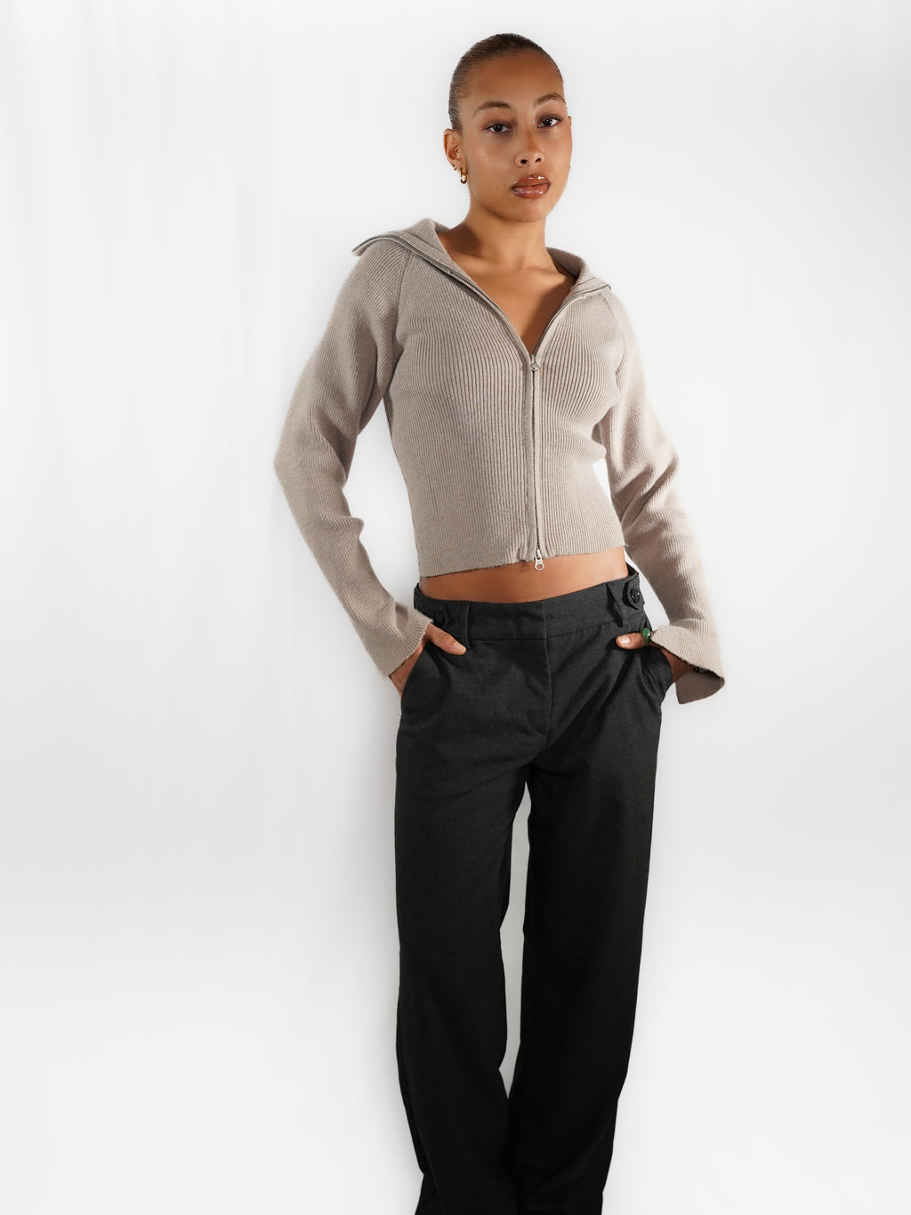 Le pantalon large gris