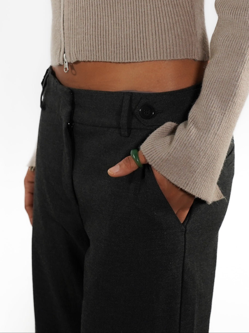 Le pantalon large gris