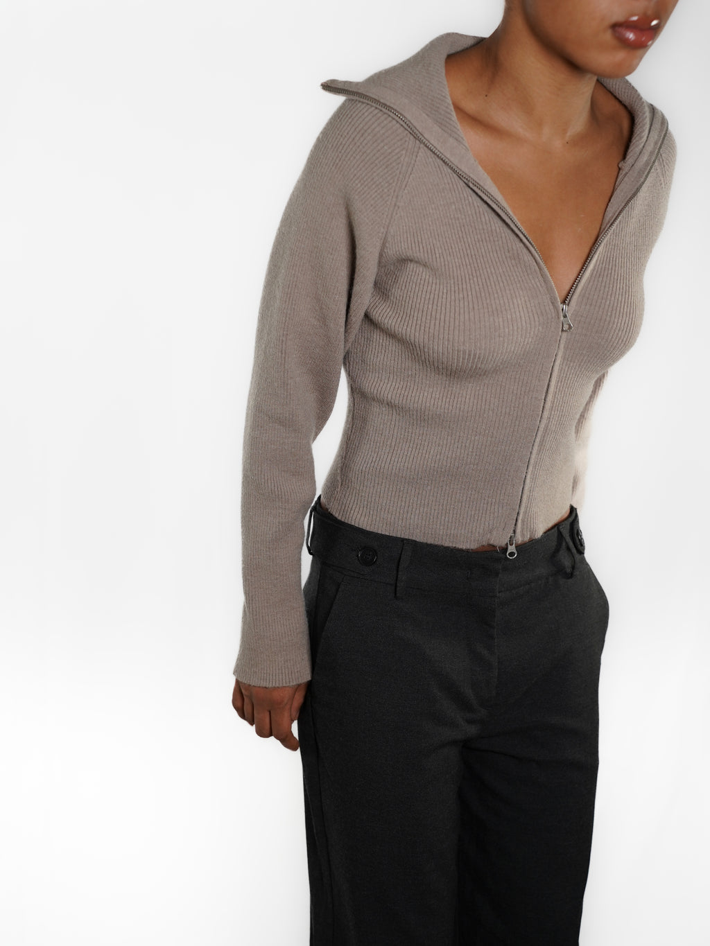 Le pantalon large gris