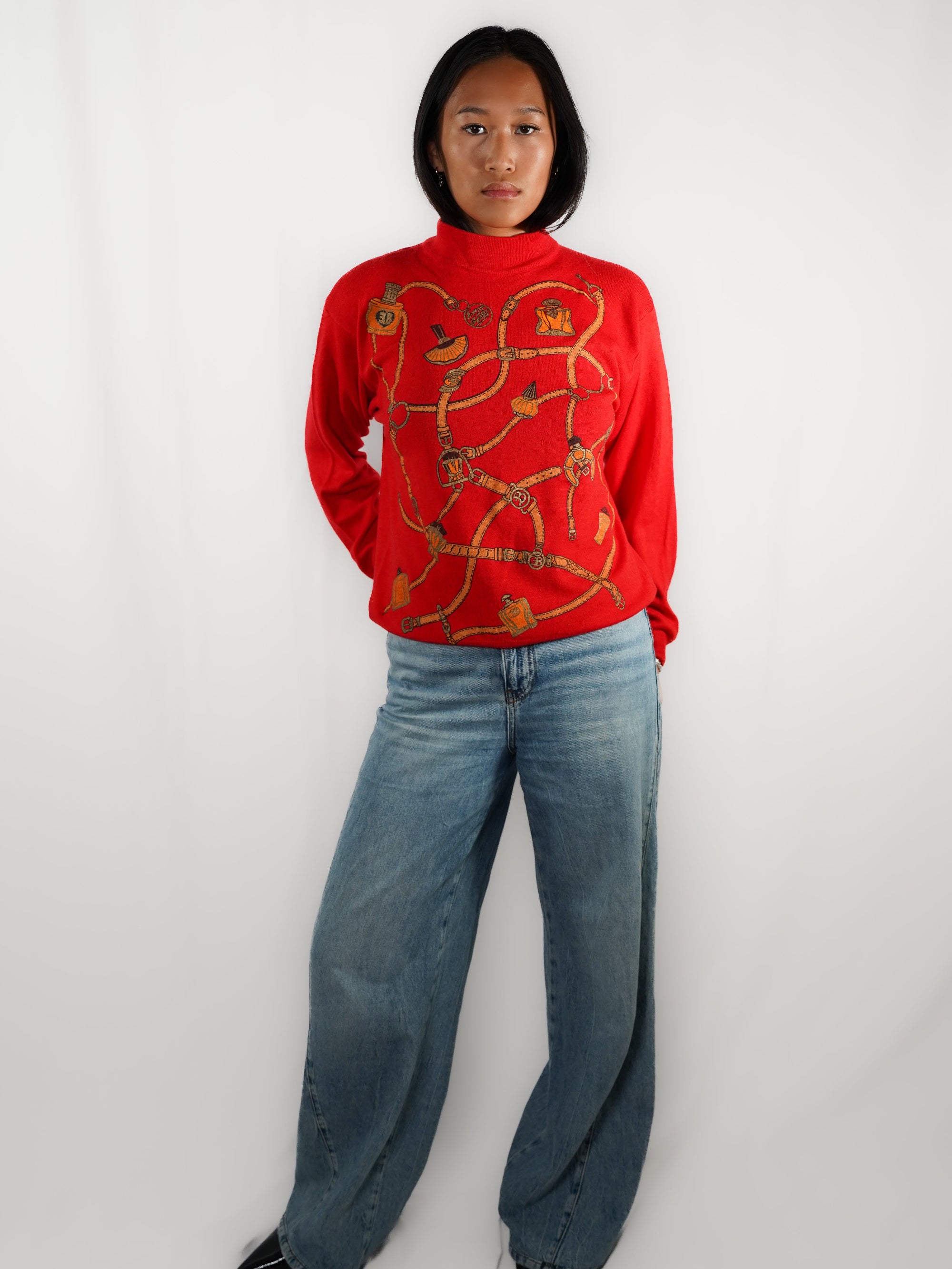 Le pull rouge imprimé