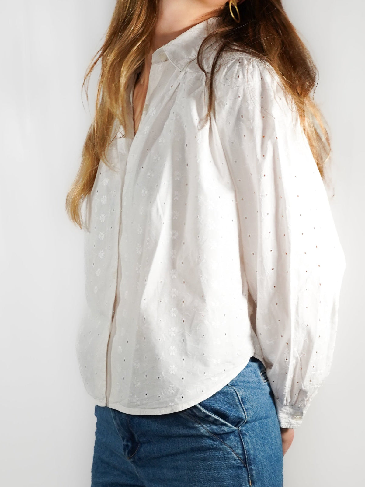 Le chemisier blanc brodé