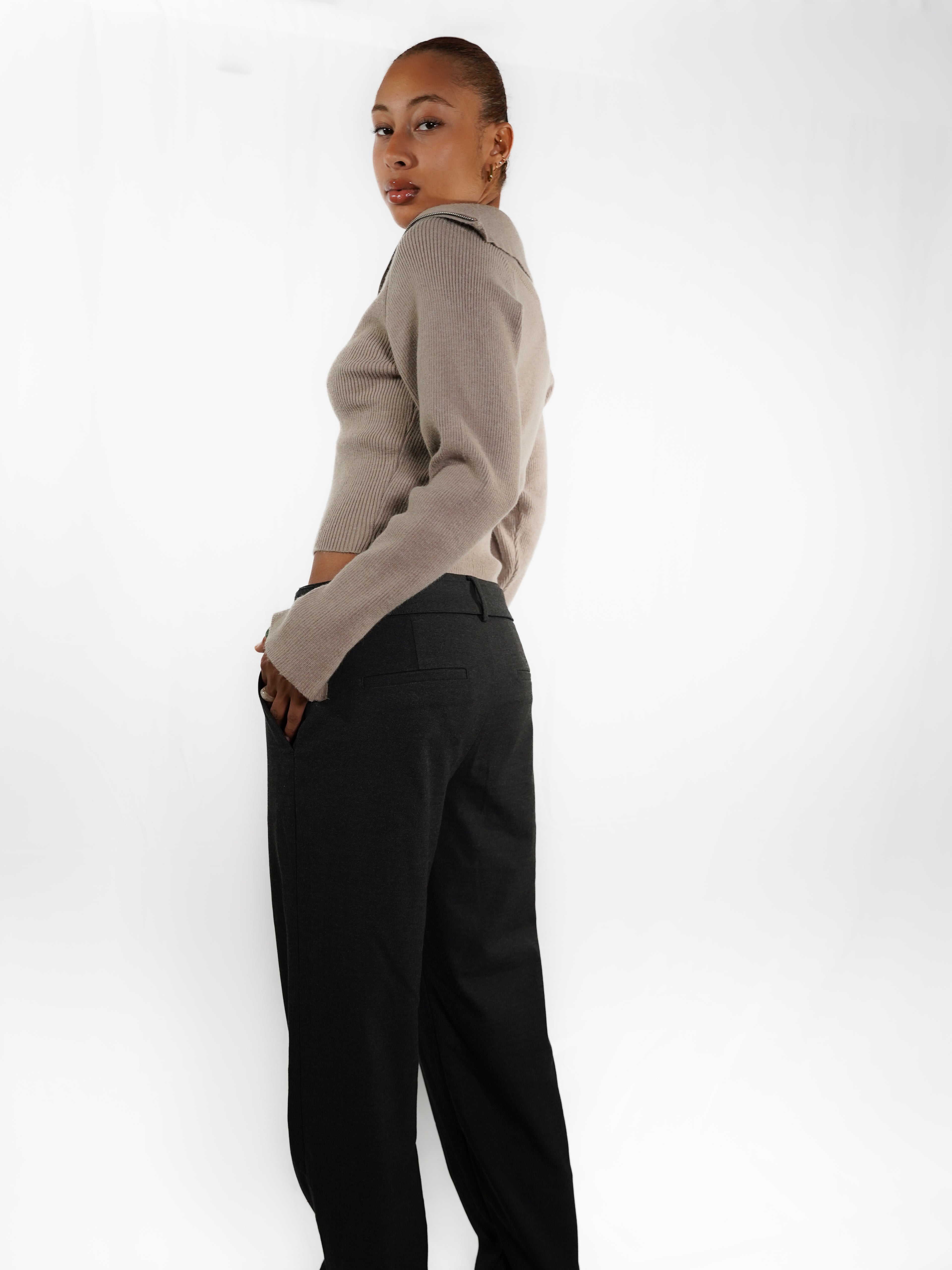 Le pantalon large gris