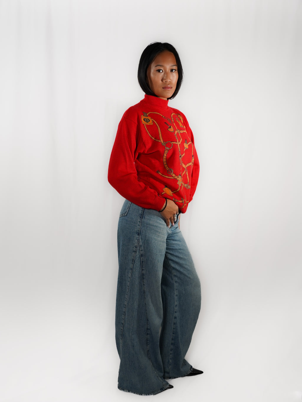 Le pull rouge imprimé