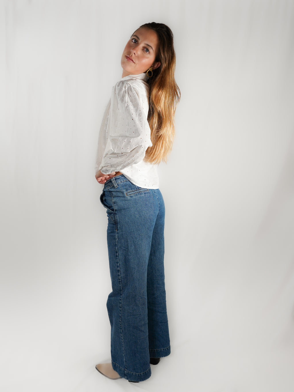 Le chemisier blanc brodé