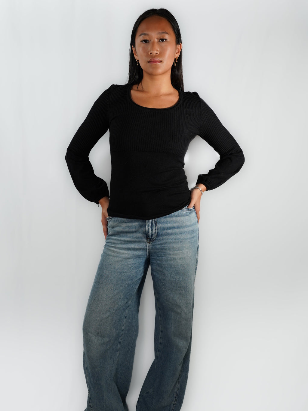 Le top noir chaud et doux